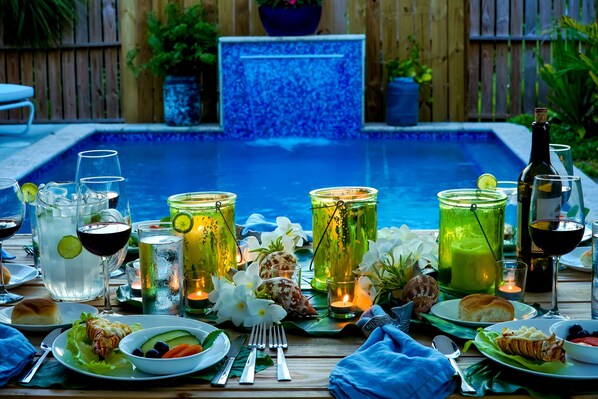 Poolside dining at Sanctuary Cottage