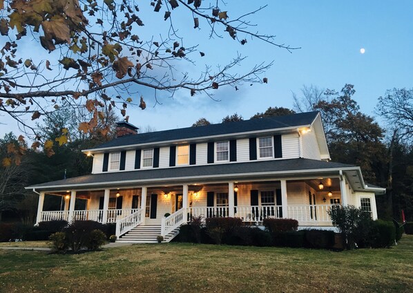 Willow Pond Nashville, Close to the city, but in the country! The best location!