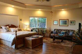 SUPER SPACIOUS! Privacy entrance. Comfortable and cozy. Quiet and peaceful!