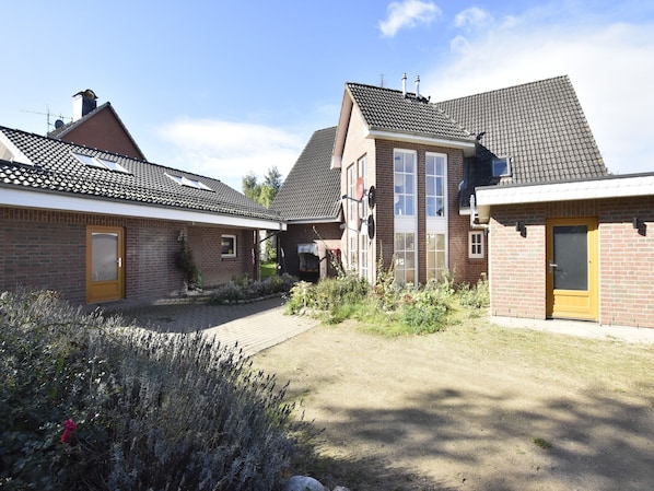 Außenseite Ferienhaus [Sommer]