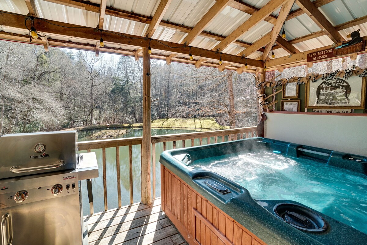 Secluded Family Retreat in Dahlonega w/ Hot Tub!