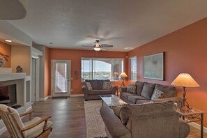 Living Room | Free WiFi | Cable TV