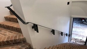 Entry stairway