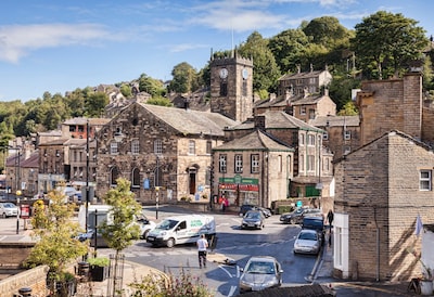 Secluded, listed stone cottage near Slaithwaite, family and pet friendly