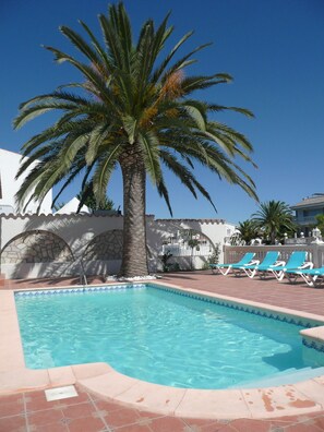 Piscine et terrasse au Grand Canal