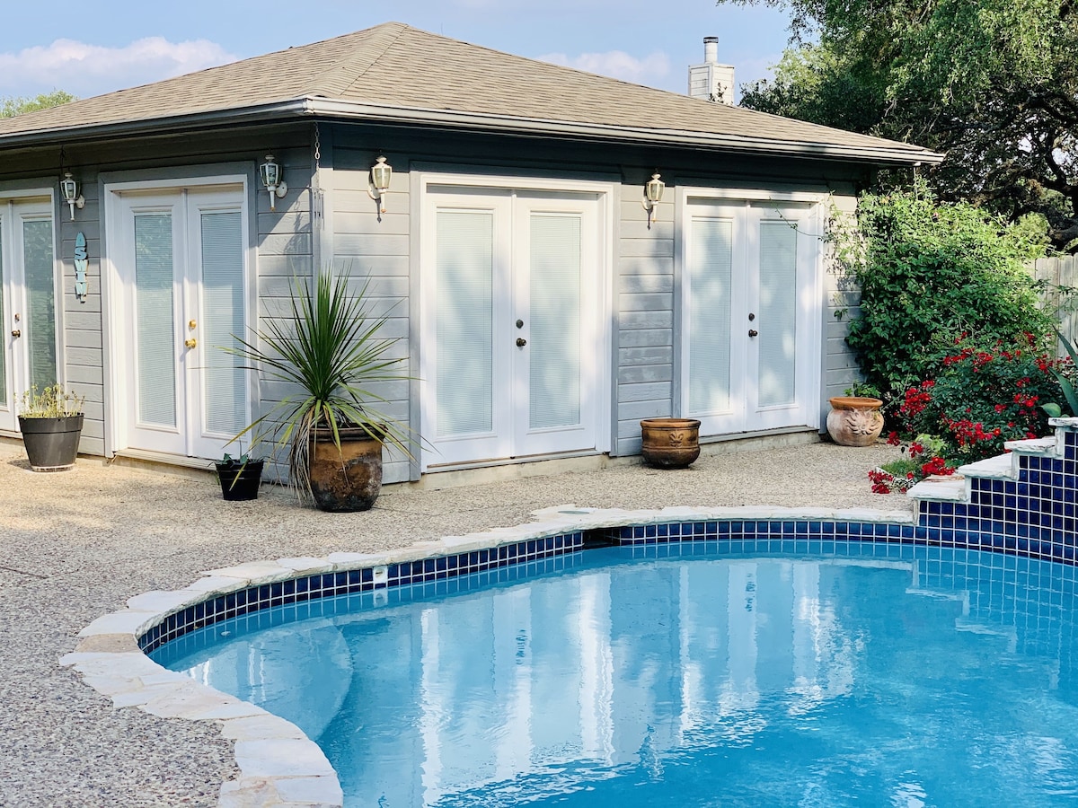 NEWLY RENOVATED! New POOL+HOT TUB, Cabana & Grill. Prime location!