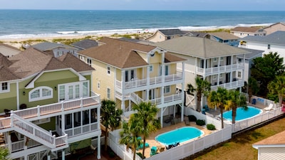 Breathe Taking 5 Bed/6Bath Private Pool.1 minute walk to the beach. 