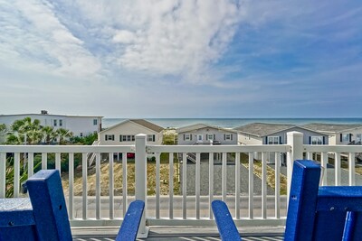 Breathe Taking 5 Bed/6Bath Private Pool.1 minute walk to the beach. 