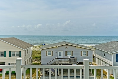 Breathe Taking 5 Bed/6Bath Private Pool.1 minute walk to the beach. 