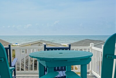 Breathe Taking 5 Bed/6Bath Private Pool.1 minute walk to the beach. 