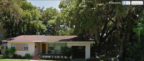 47 Fullerwood nestled in the live oaks with front porch.