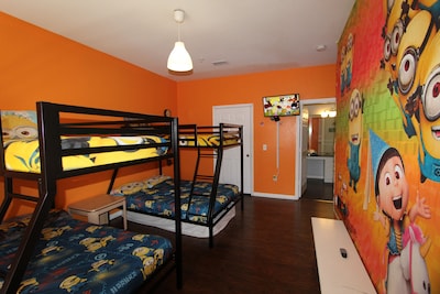 Dream Disney Family Vacation, Best Resort, 2 Miles To Disney, Space For 8