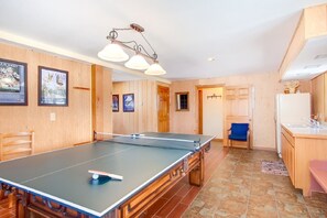Game room, 1st level