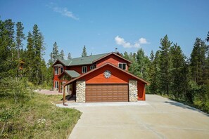 2 Car garage and parking for 4 on driveway.