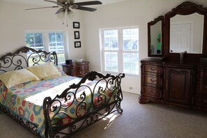 Queen Bedroom 