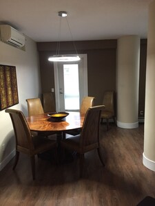 Beautiful Executive Downtown Suite