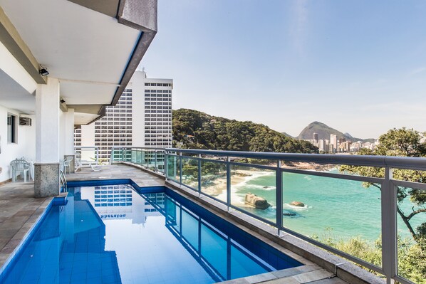 Pool inomhus/utomhus