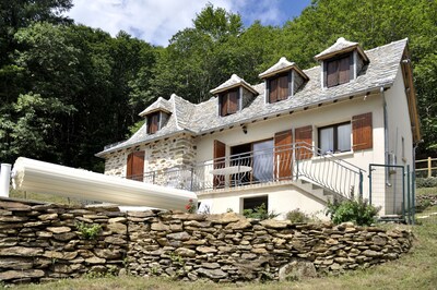 CASA DE CARÁCTER EN LA NATURALEZA