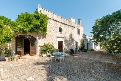 Familiar y de lujo Masseria con gran piscina privada en Ceglie Messapica