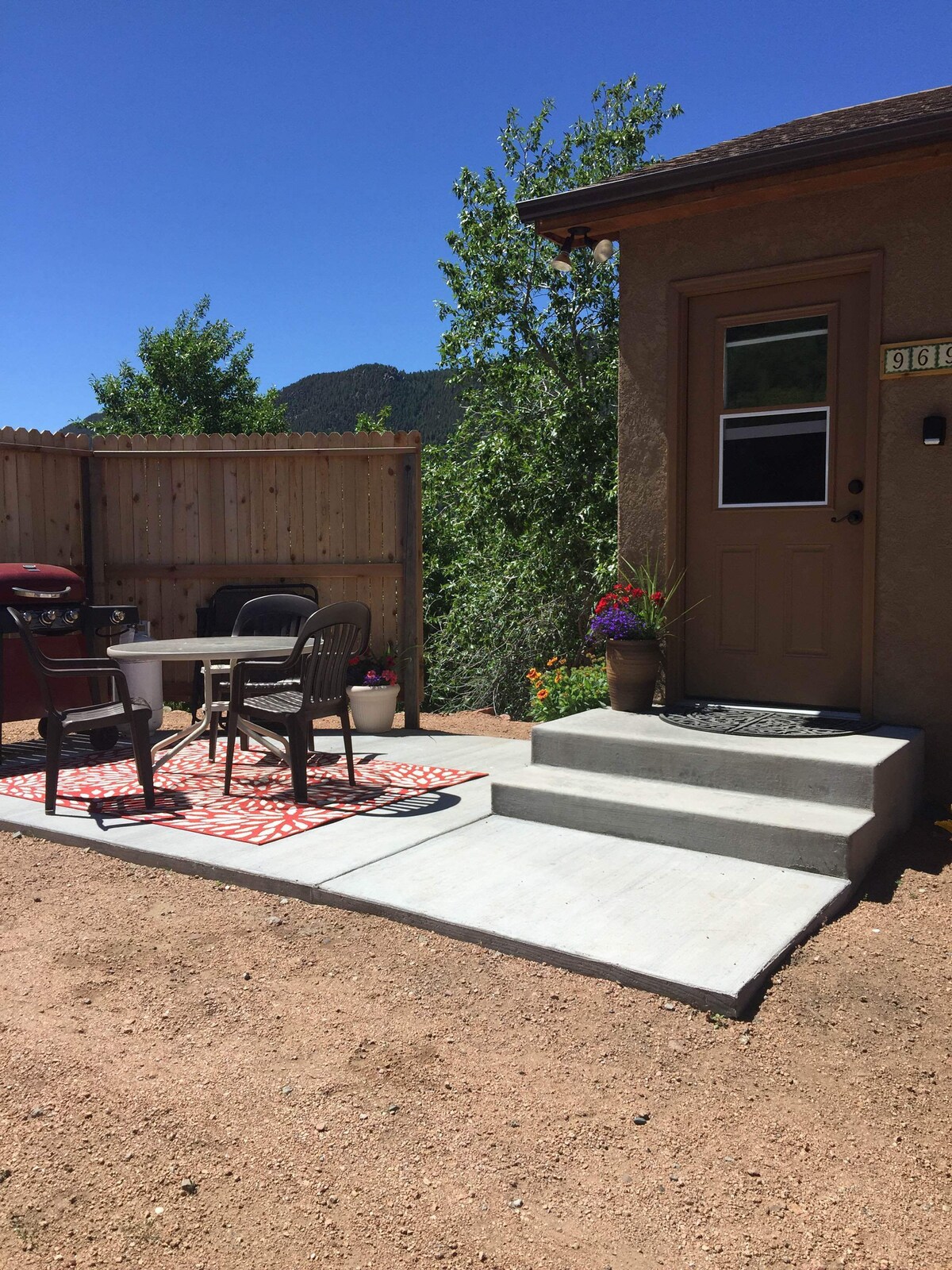 Deer Crossing-Kid Friendly, 7th NIGHT IS FREE! Quiet/secluded. 4 adult maximum.