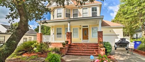 Norfolk Vacation Rental | 3BR | 2.5BA | Stairs Required | 2,512 Sq Ft