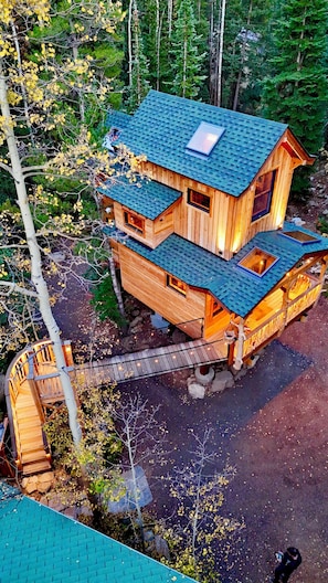 Just getting to the Treehouse makes you feel like a kid again.. ☺️