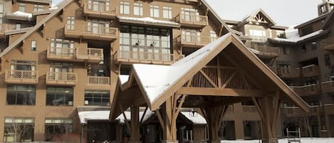 Stowe Mountain Lodge Front Entrance