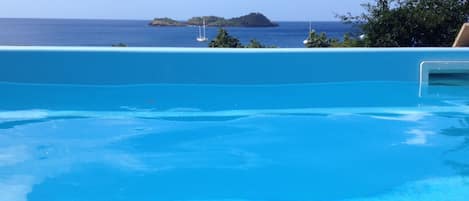 Location de vacances, vue panoramique sur la mer, proche plage Malendure