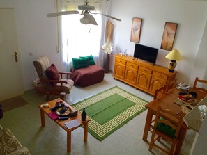 Bright and spacious Living room