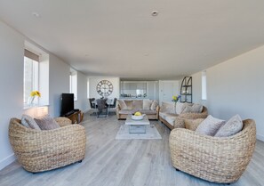 Lounge / Kitchen / Diner