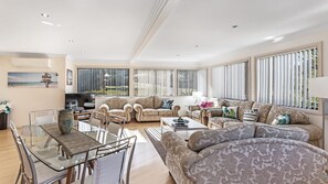 Living Room/Dining Area
