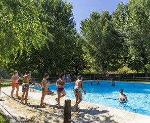 Exercise/lap pool