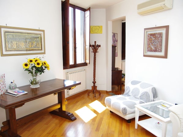 Room, Furniture, Property, Interior Design, Building, Living Room, Yellow, Floor, House, Wall