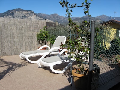 Luna apartment with wonderful lake and olive trees view