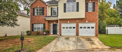 Stone Mountain Vacation Rental | 4BR | 2.5BA | 2,564 Sq Ft | Stairs Required