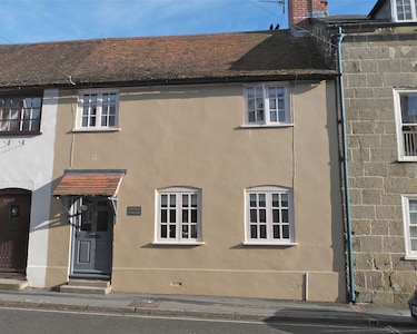 Listed cottage in the heart of Shaftesbury's Saxon area