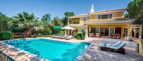 BEAUTIFUL VILLA WITH PRIVATE POOL IN QUINTA DO LAGO L790 - 1