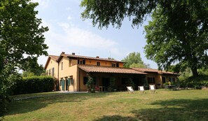 Sight of the house from the garden 