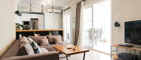 Spacious Modern Living Room Interiors from plush furnishings to sleek