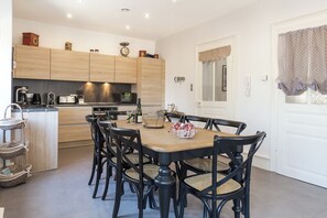 Fitted kitchen