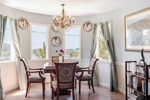 Victorian Suite, Tower Windows with Ocean View!
& a game table to play & relax!