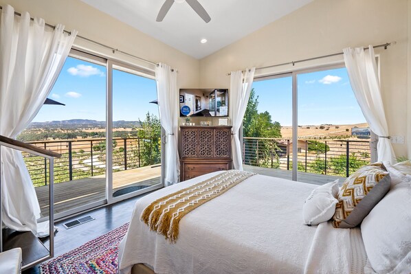 Wake up to Vineyard Views