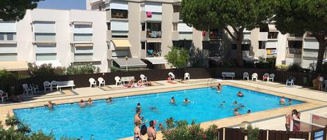 piscine commune(1er juin-15septembre)
farniente!!!!!!