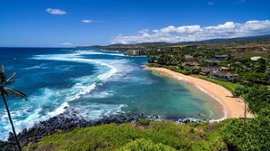 AERIAL VIEW OF COASTLINE IN FRONT OF HALE KAI