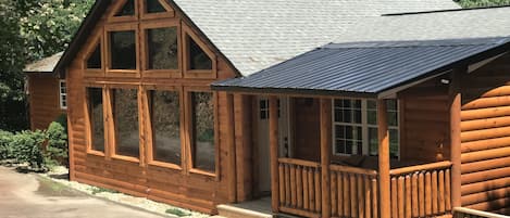 Pigeon Forge Lodge close to town! - This awesome private cabin has home movie theater, sauna, pool table, video arcade, private hot tub, & so much more! Only 2 miles to Parkway