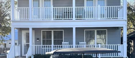 Cape Escape - Perfectly located in Town of Cape Charles w/Golf Cart Option. 