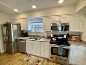 Kitchen - Well stocked, Keurig Duo Coffee Maker, Blender, Crock Pot, Etc. 