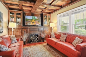 Delightful living space with electric fireplace, 55"TV. ( Hulu, Disney+, ESPN )