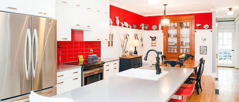 Open kitchen 11 guests can sit and chat while preparing meals.