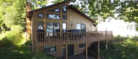 Lake side of Cozy Bungalow
